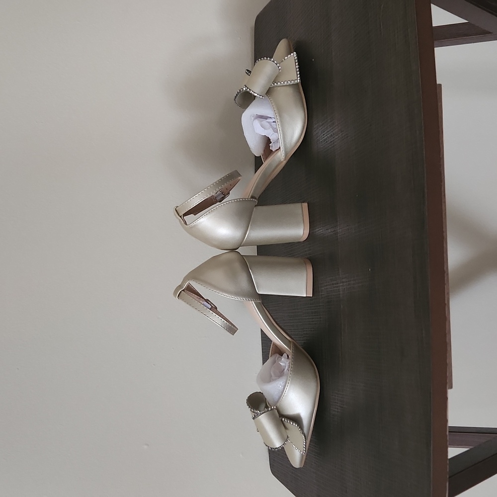 Shoes - Picture 6 of 7